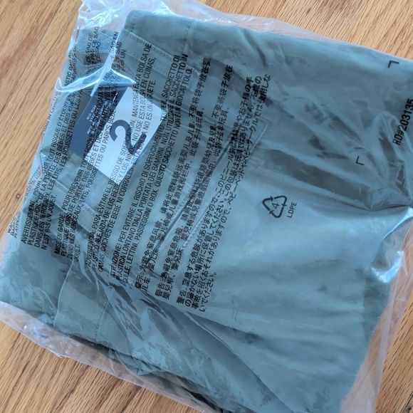 GAP Olive Ankle Cropped Pants - Picture 6 of 7